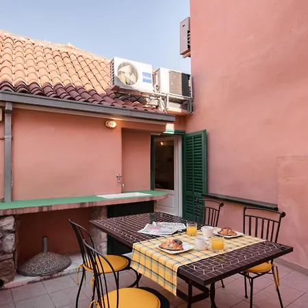 アパート Duplex With Terrace In The Centar